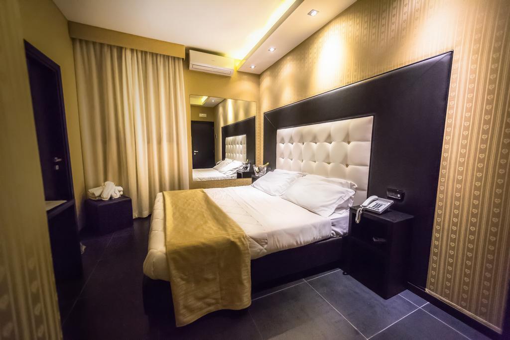 נאפולי Kleopatra Design Hotel מראה חיצוני תמונה